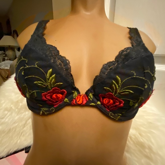 SOLD Victoria’s Secret Roses and Black lace Set - Picture 3 of 13
